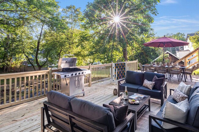 Building Photo - 52 Church St