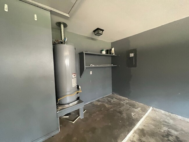 Building Photo - Brick home in Cedar Square