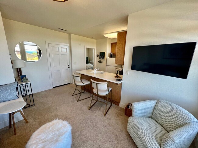 Building Photo - 189E - CS