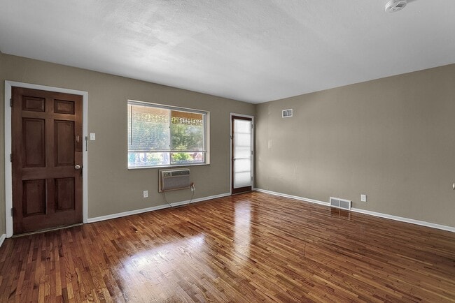 Building Photo - St. Louis Hills Studio