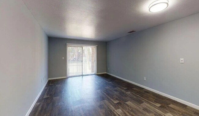 Building Photo - 10605 N 56th St