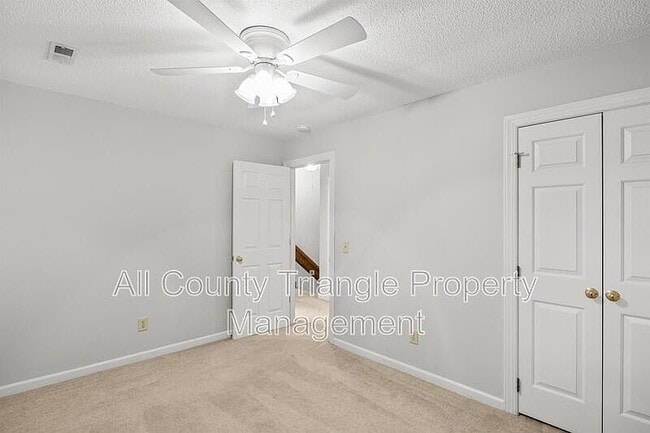 Building Photo - 4904 Kinross Ct