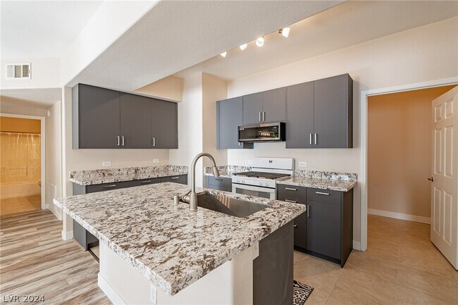 Building Photo - 8250 N Grand Canyon Dr