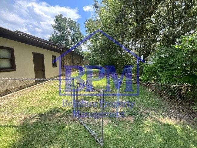 Building Photo - Charming 3 Bed, 1 Bath Home on Falcon Dr –...