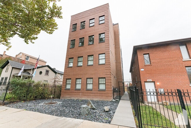 Building Photo - 806 S Claremont Ave