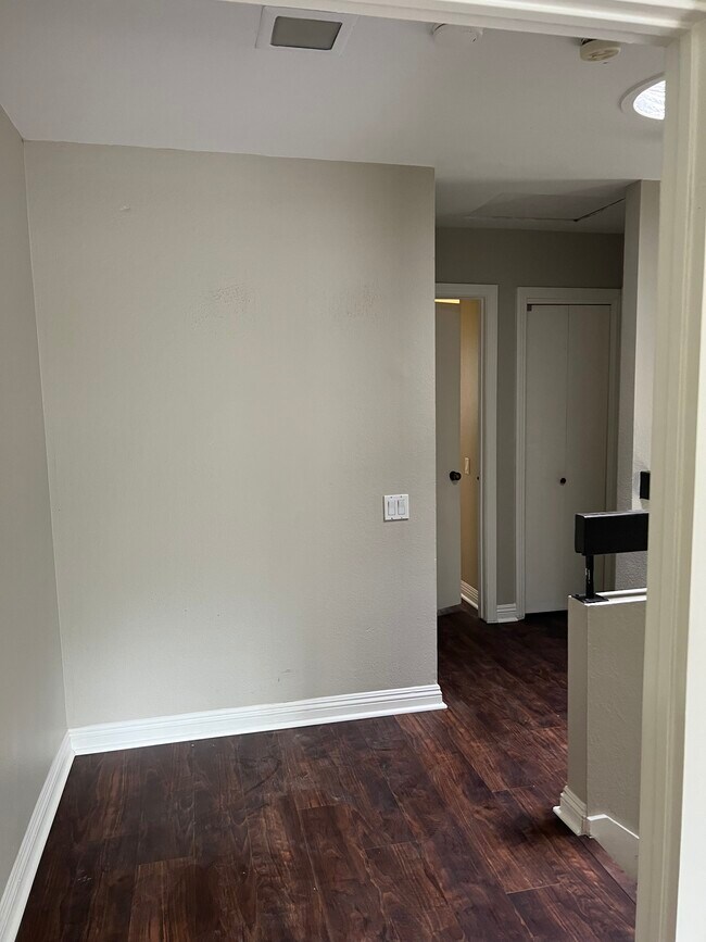 upstairs hallway - 10709 Portobelo Dr