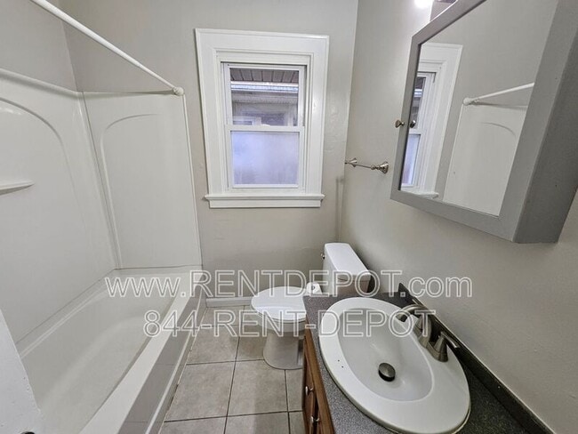 Building Photo - 703 Ravenswood Dr