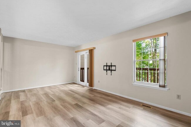 Building Photo - 15649 Mews Ct