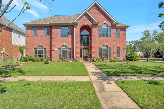 Primary Photo - 301 Winding Oak Ln S