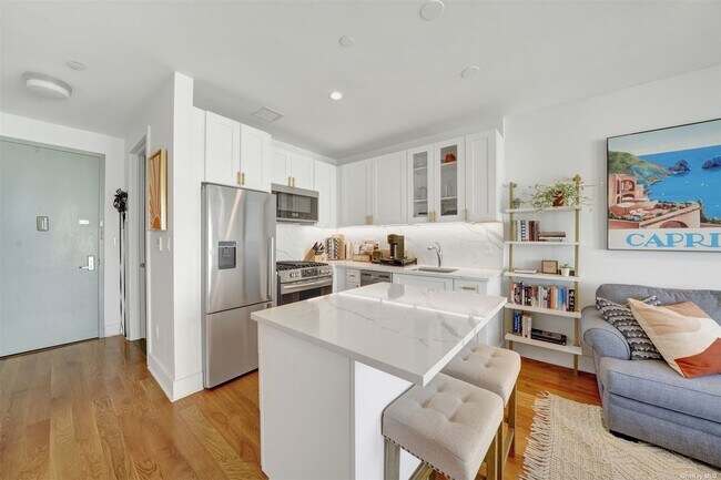 Building Photo - 163 B 96th St
