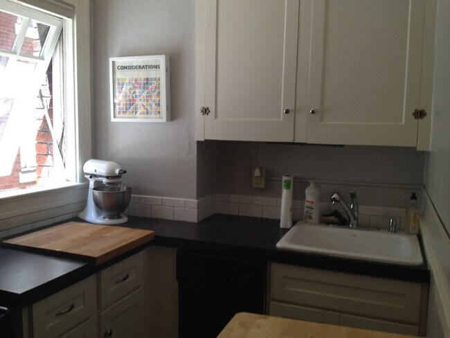 Building Photo - 1811 NW Couch St