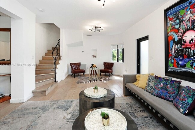 Building Photo - 1109 NE 89th St