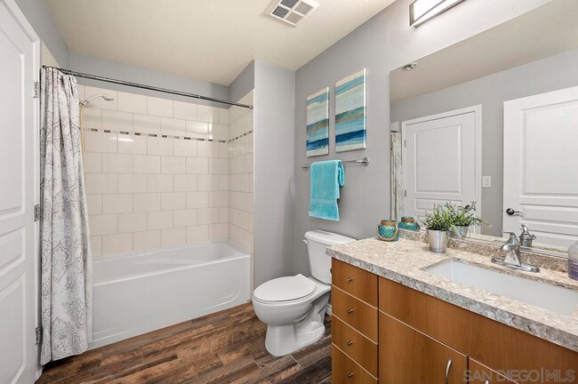 Building Photo - 300 W Beech St