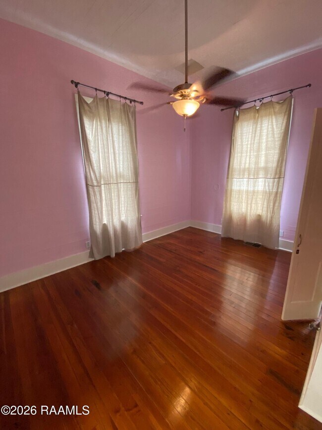 Building Photo - 215 Versailles Blvd