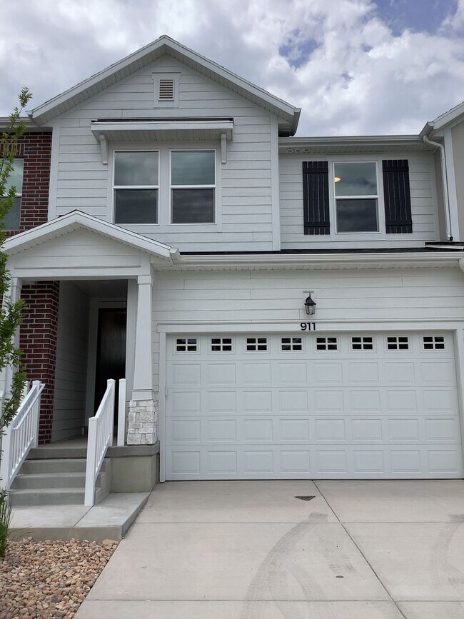 Building Photo - FREE FIRST MONTH'S RENT - New Construction Townhome Located in Prime Saratoga Springs Location.