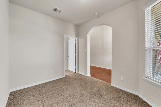 Building Photo - 833 TUSCAN Rd