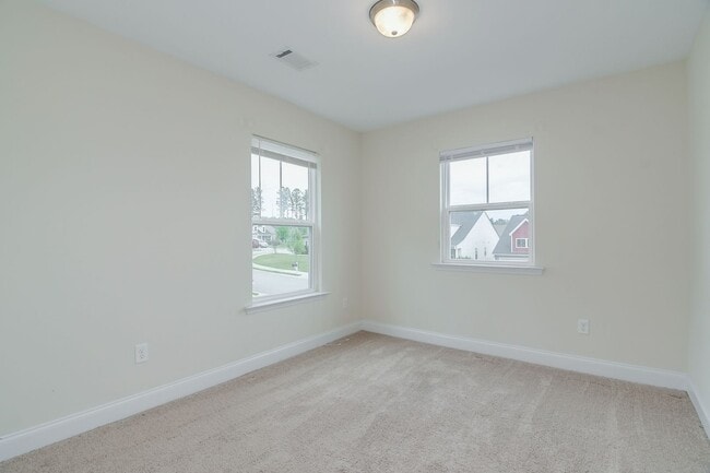 Building Photo - Canterbury Farms 3 Bed 2.5 Bath!