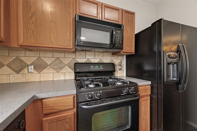 Building Photo - 16847 Mammoth Springs Dr