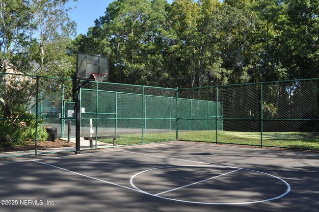 Building Photo - 13810 Sutton Park Dr N