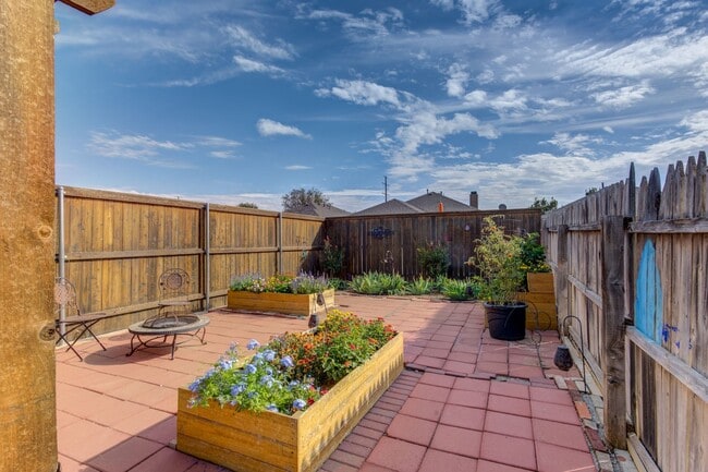 Building Photo - Garden Home In Cooper West