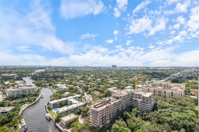 Building Photo - 411 N New River Dr E