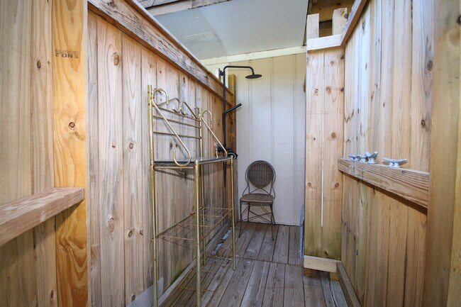 Building Photo - Waterfront Living Nearby – 2/2 Townhouse w...