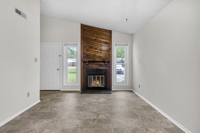 Building Photo - 1629 RaceTrack Rd