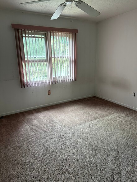 Building Photo - 637 Strand Pond Cir