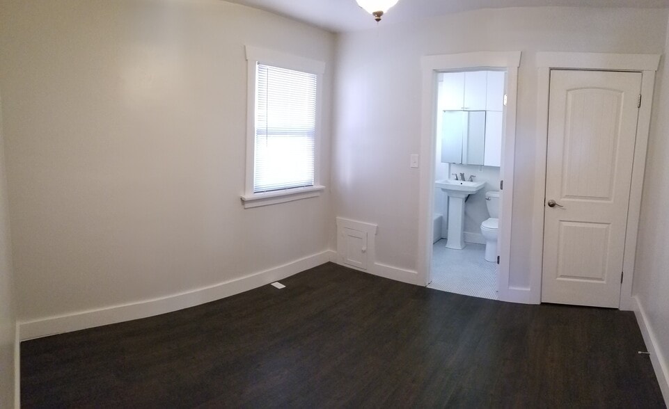 Building Photo - 649 S 500 E