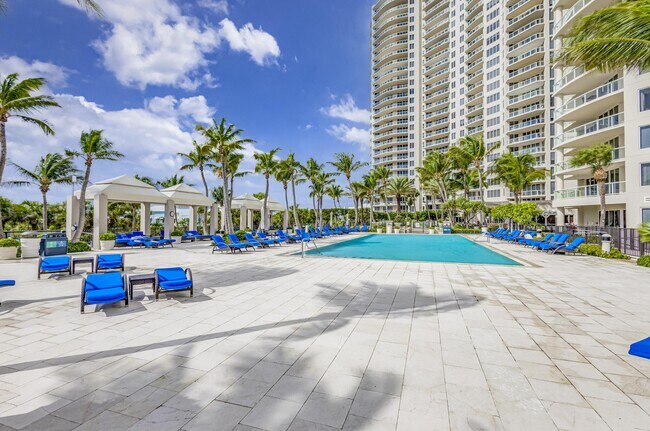 Building Photo - 2700 N Ocean Dr