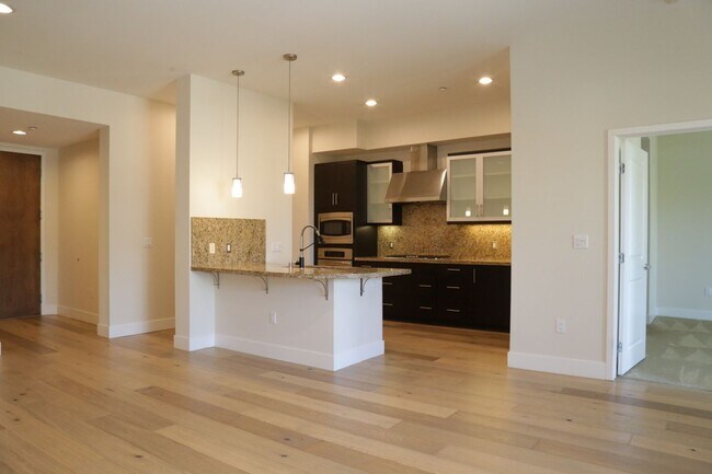 Building Photo - Luxury Condo Living in Central Park West –...