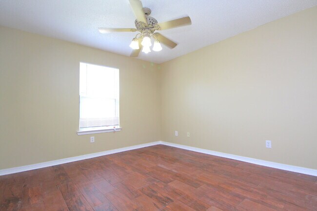Building Photo - Spacious 3-Bedroom Cantonment Home with Sc...