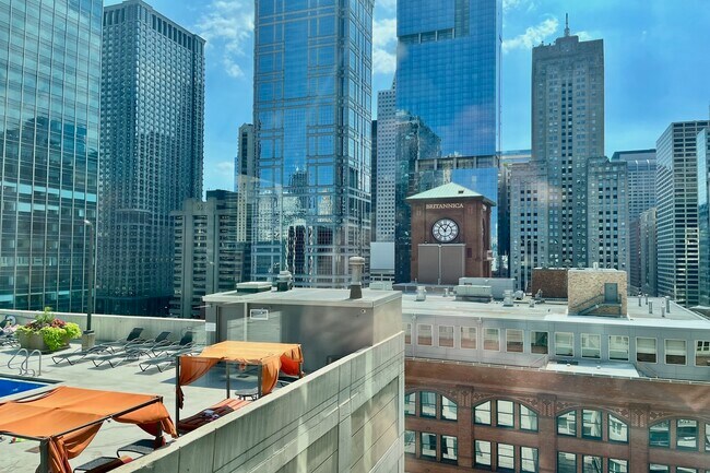 Building Photo - 345 N LaSalle St