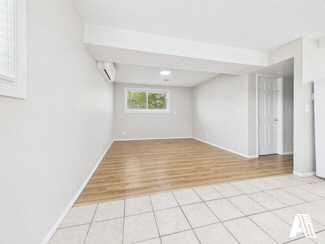 Building Photo - 967 W 2000 N