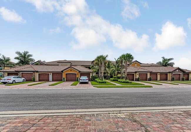 Building Photo - Available Annually July 1, 2025 - 2/2+den ...