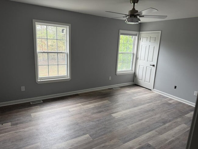 Building Photo - 1700 Lone Oak Rd