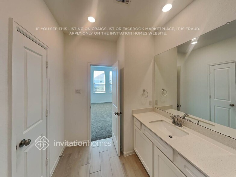 Building Photo - 4026 Champlain Wy