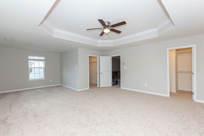 Building Photo - 5 Bed, 4.5 Bath Single Family Home in Step...
