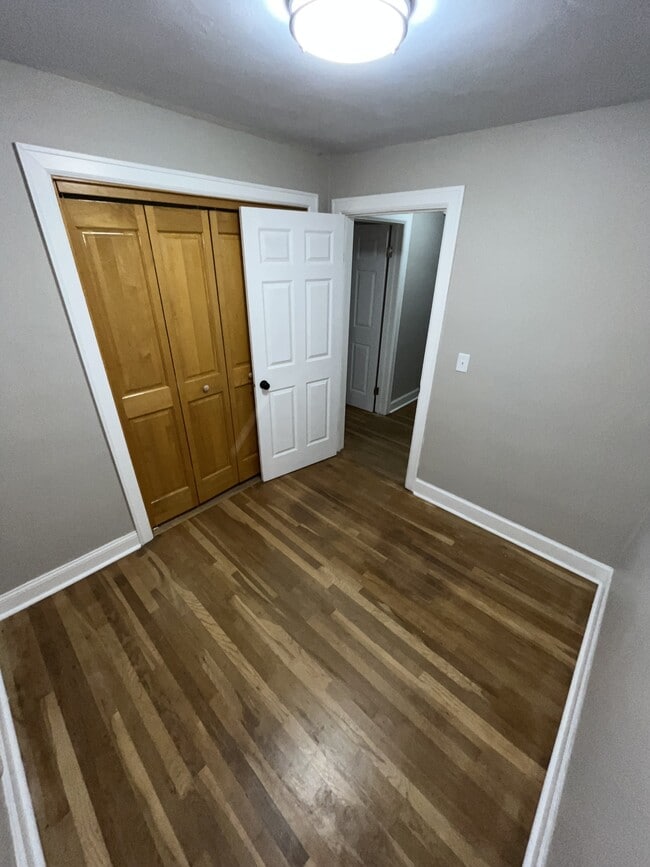 Building Photo - 1910 Hst W 10th St