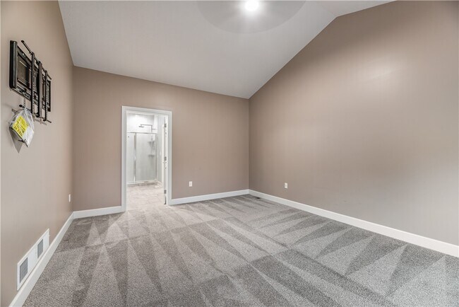 Building Photo - 1352 Creeks Edge Dr