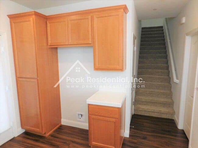 Building Photo - Beautiful Newer Roseville 3bd/2.5ba Home i...