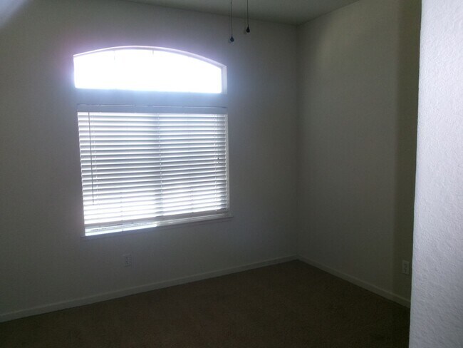 Building Photo - 1508b