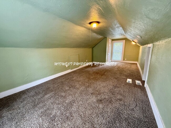 Building Photo - Charming 2 Bedroom, 1 Bath Bungalow in Dow...