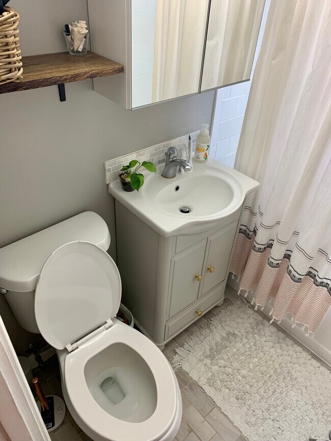 Building Photo - 504 Bashford Ln