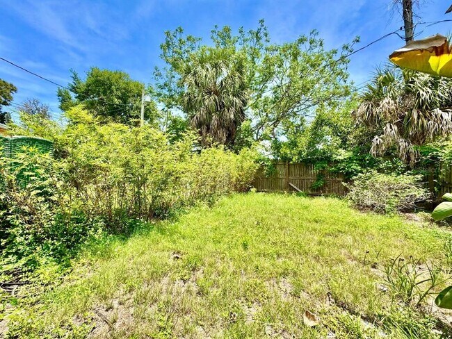 Building Photo - 533 Yelvington Ave