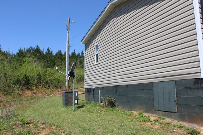 Building Photo - 818 W Grantville Rd