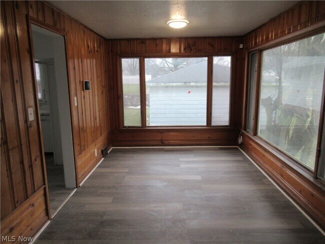 Building Photo - 378 Columbus St