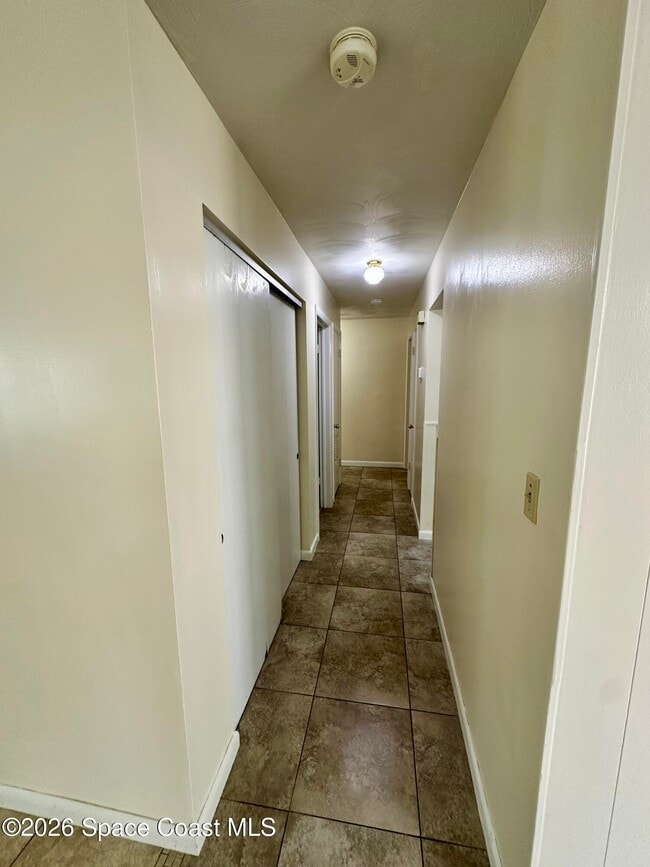 Building Photo - 680 Birchwood Ln