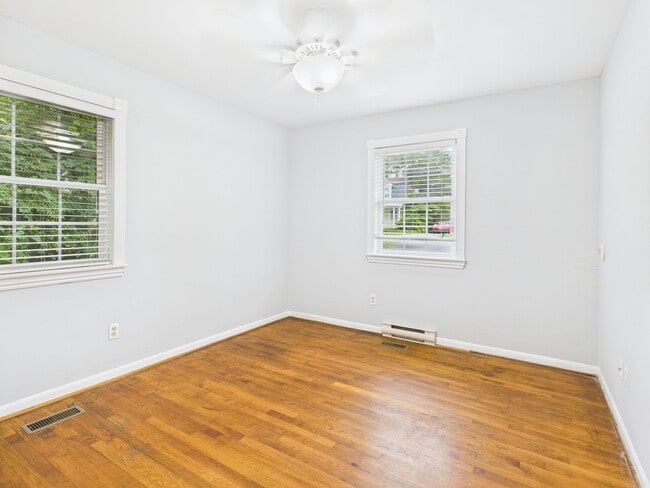 Building Photo - 1109 Dinwiddie Ave
