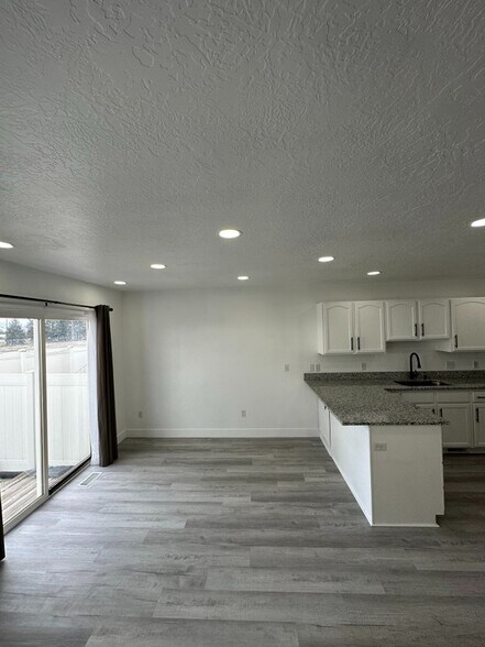 Building Photo - 1212 S 1410 E